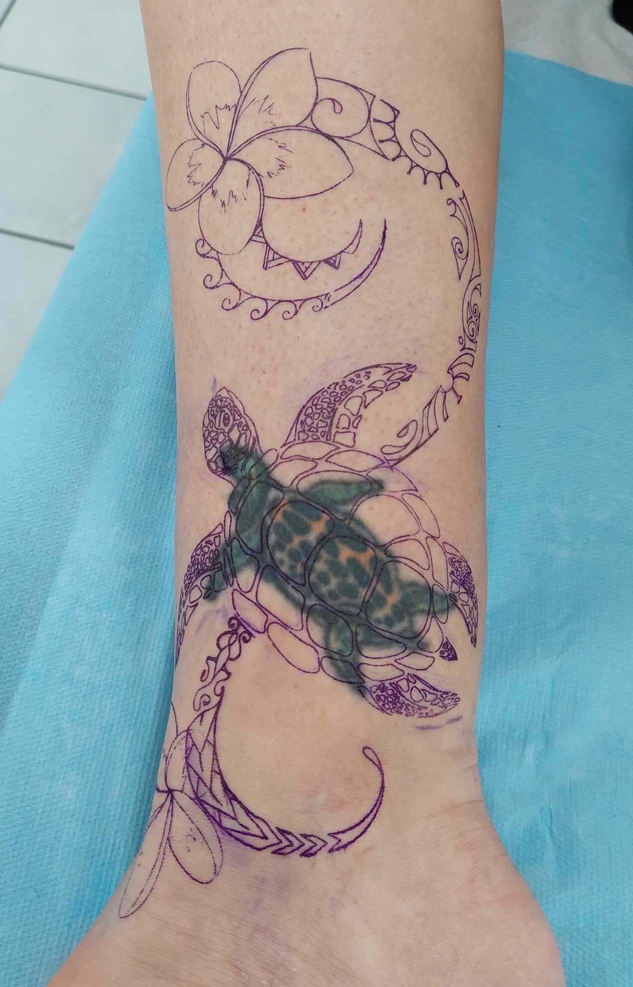 COVER TIF TATTOO NOUMEA NC REPRISE D UNE TORTUE AVANT