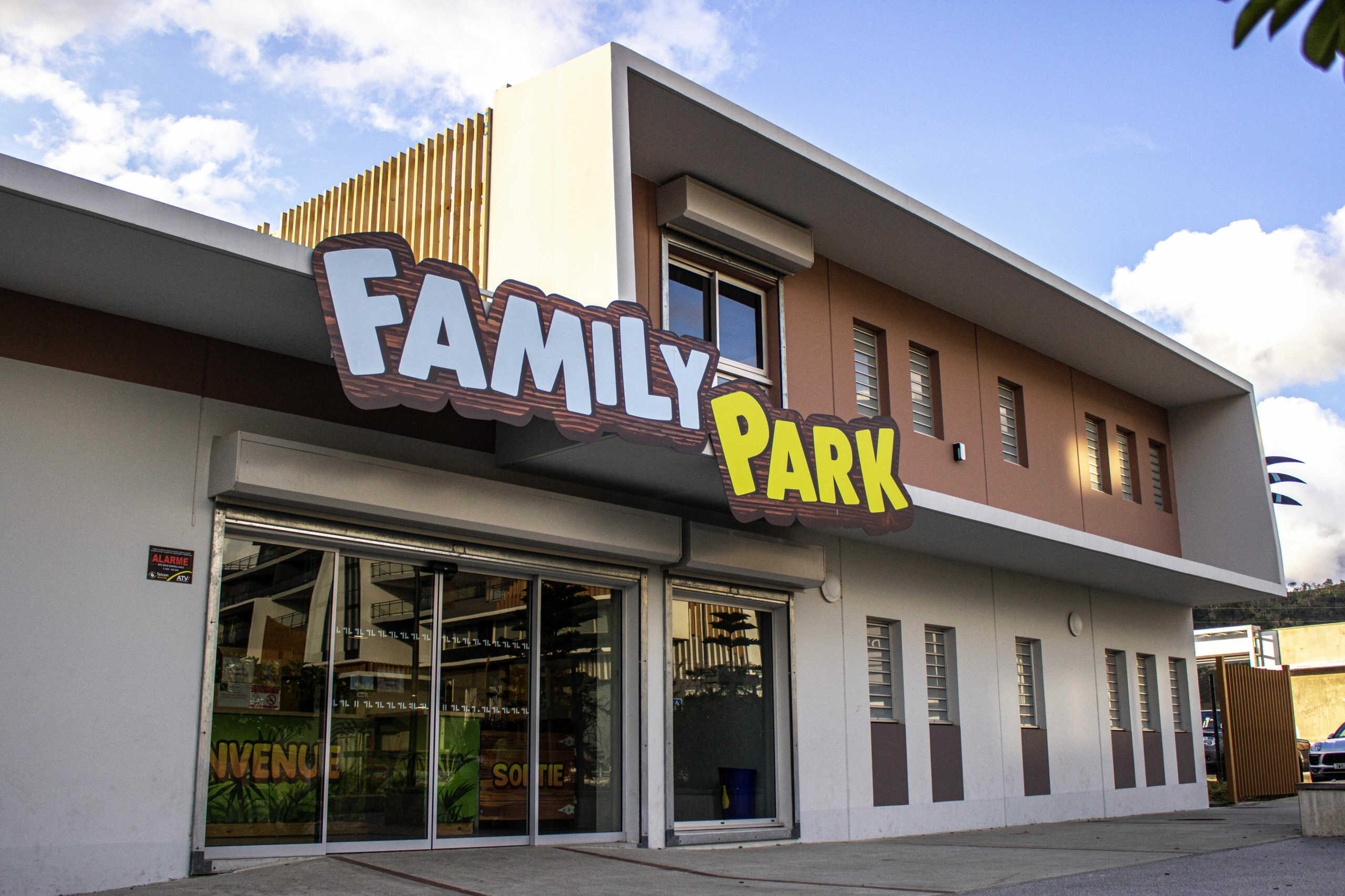 DEVANTURE FAMILY PARK N