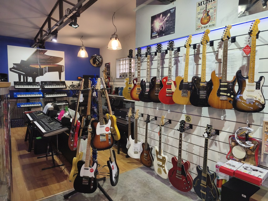 GUITARES ELECTRIQUES CLAVINOVA MUSIC SHOP NOUMEA
