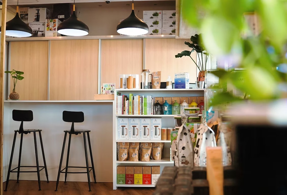 INTERIEUR BOUTIQUE SAVE JUICE NOUMEA DEGUSTATION