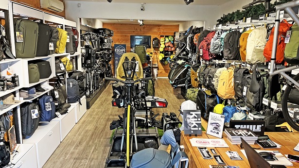 INTERIEUR MAGASIN ESCAPE NEW CALEDONIA ORPHELINAT NOUMEA