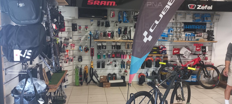 MARQUES CUBE SHIMANO CHEZ LITTLE BIKE NOUMEA DUCOS