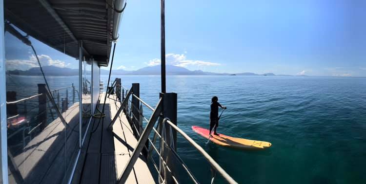 LE PONTON HOMME EN PADDLE