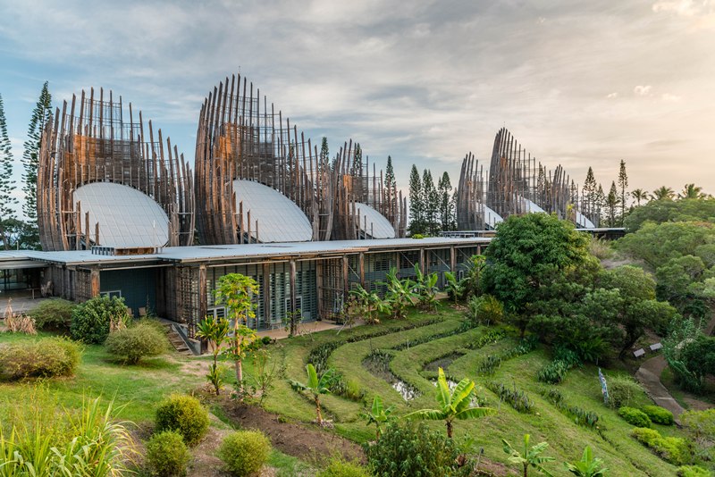 Centre Culturel Tjibaou à Nouméa une architecture qui se marie avec le payasage