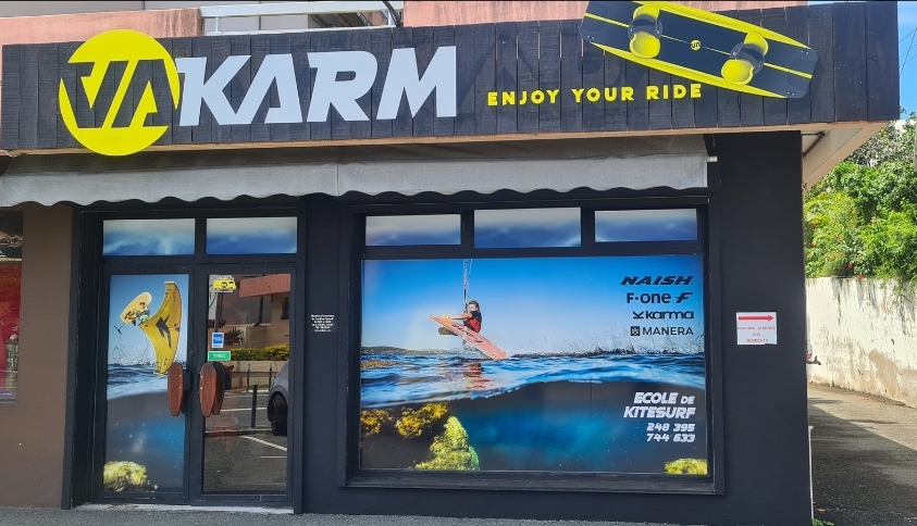 Devanture de la boutique Vakarm, spécialiste des sports de glisse nautique à Nouméa, partenaire Chèque Cadeau Calédonien