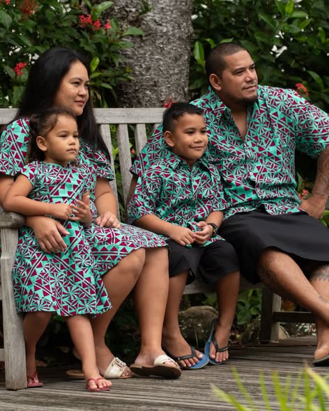 ensemble-famille-robes-chemises-born-free-noumea